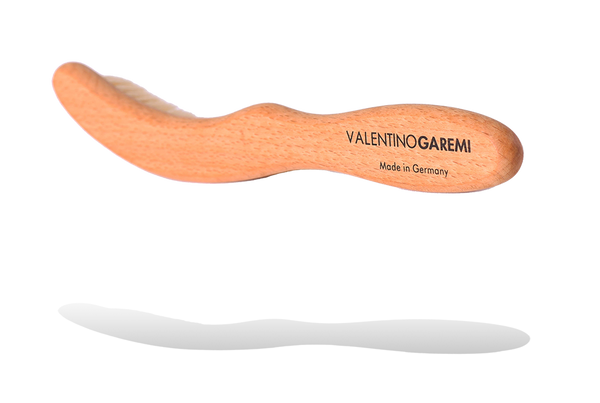 Valentino_Garemi_Table_Crums_Nap_Brush_Oiled_Beechwood_Curved_Contour_1517229f-47ba-4dfb-8a6c-9ced03f85924.png